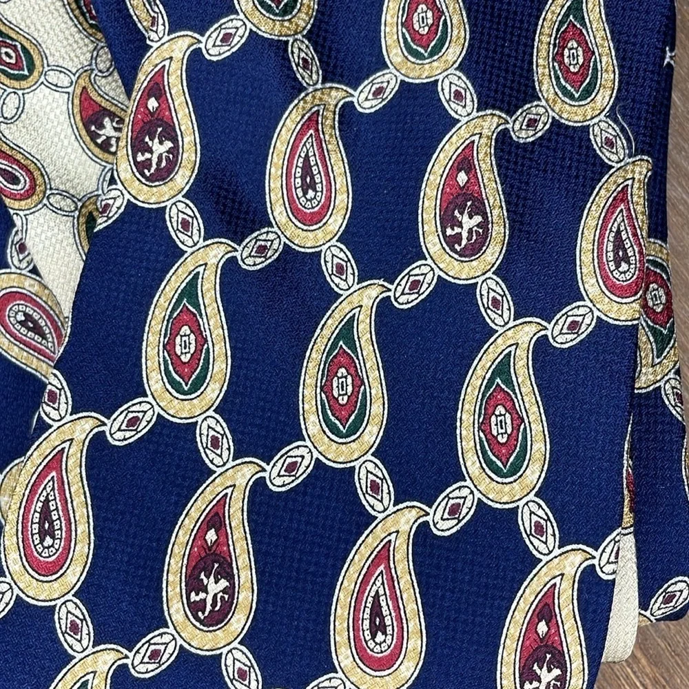 Tommy Hilfiger Italian Silk Navy Paisley Print USA Made Tie